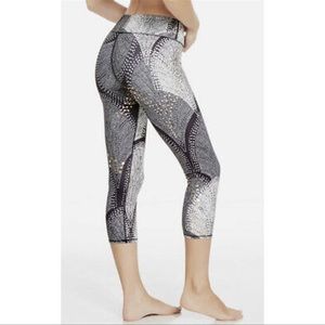 Fabletics Capris Leggings